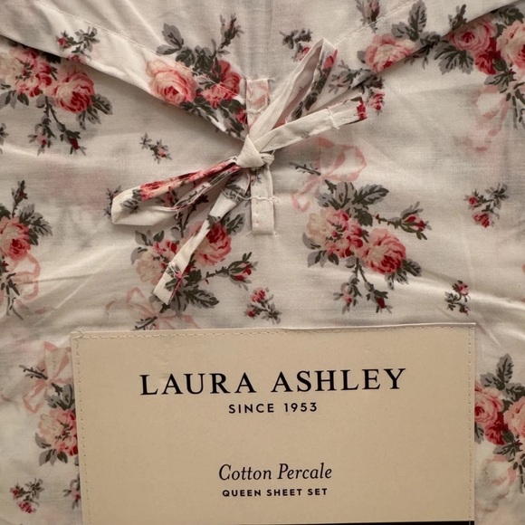 Laura Ashley ~ Queen Ribbon Bouquet Red Sheet Set ~ 100% Cotton Percale - Picture 3 of 6